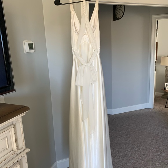 Wedding dress worn once for a couple hours - Picture 2 of 5